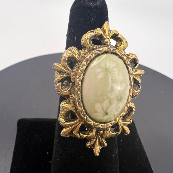 Vintage Ring Cream Marbled Oval Stone Gold Tone Adjustable Whimsy Goth - Picture 1 of 7